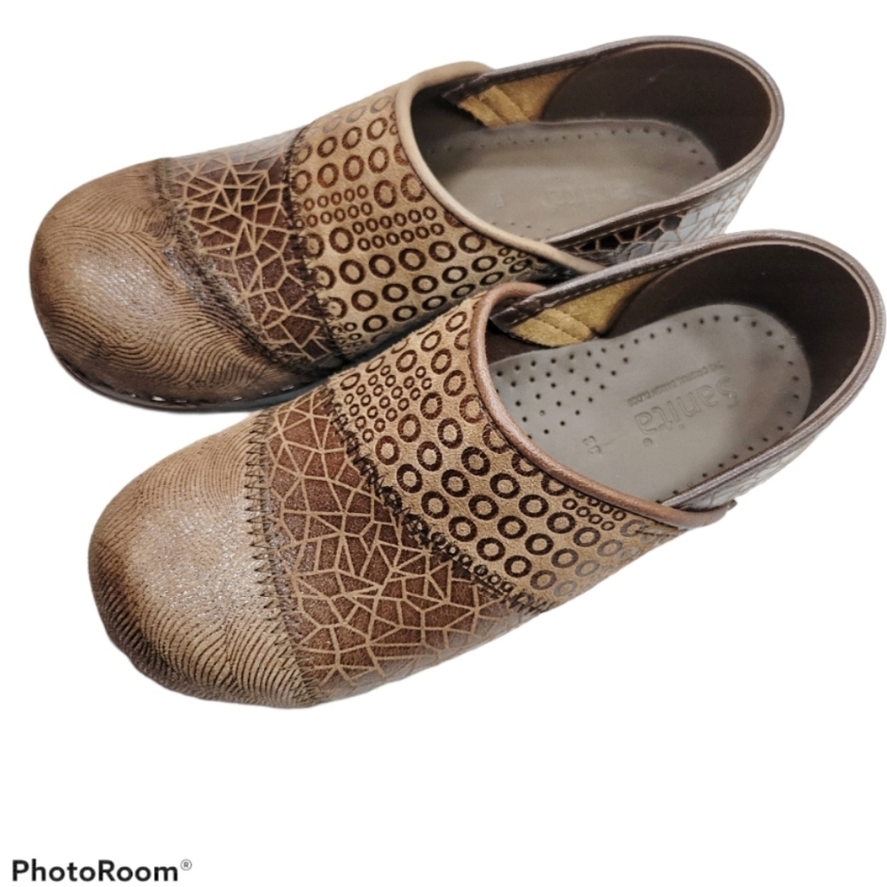 Sanita brown patterned clogs size 38 women's